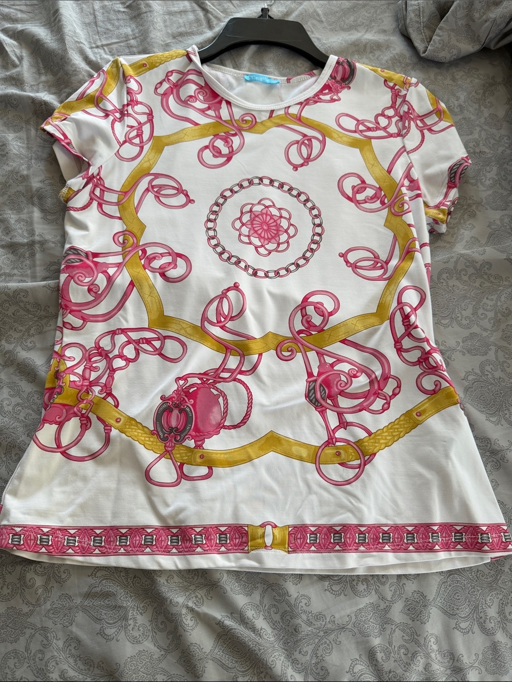 J. McLaughlin Cream Tee with Pink Chain-Rope Motif